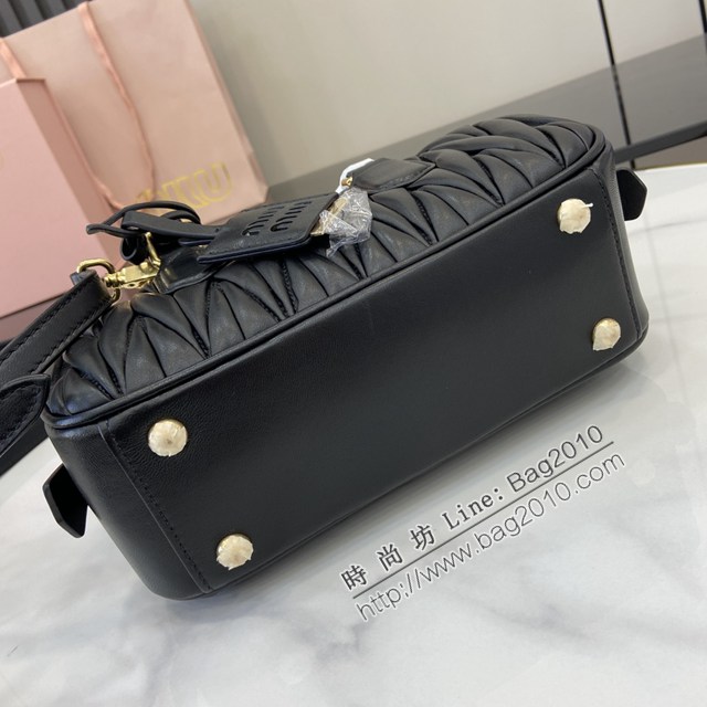 miumiu繆繆專櫃最新款小羊皮保齡球包手提肩背包 jh2537型號：5BB142